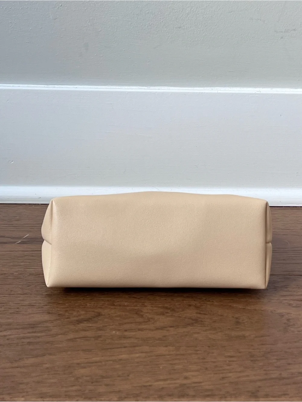 Emirates BVLGARI Women’s Cream/Ivory Business Class Amenity Kit Toiletry Bag NEW